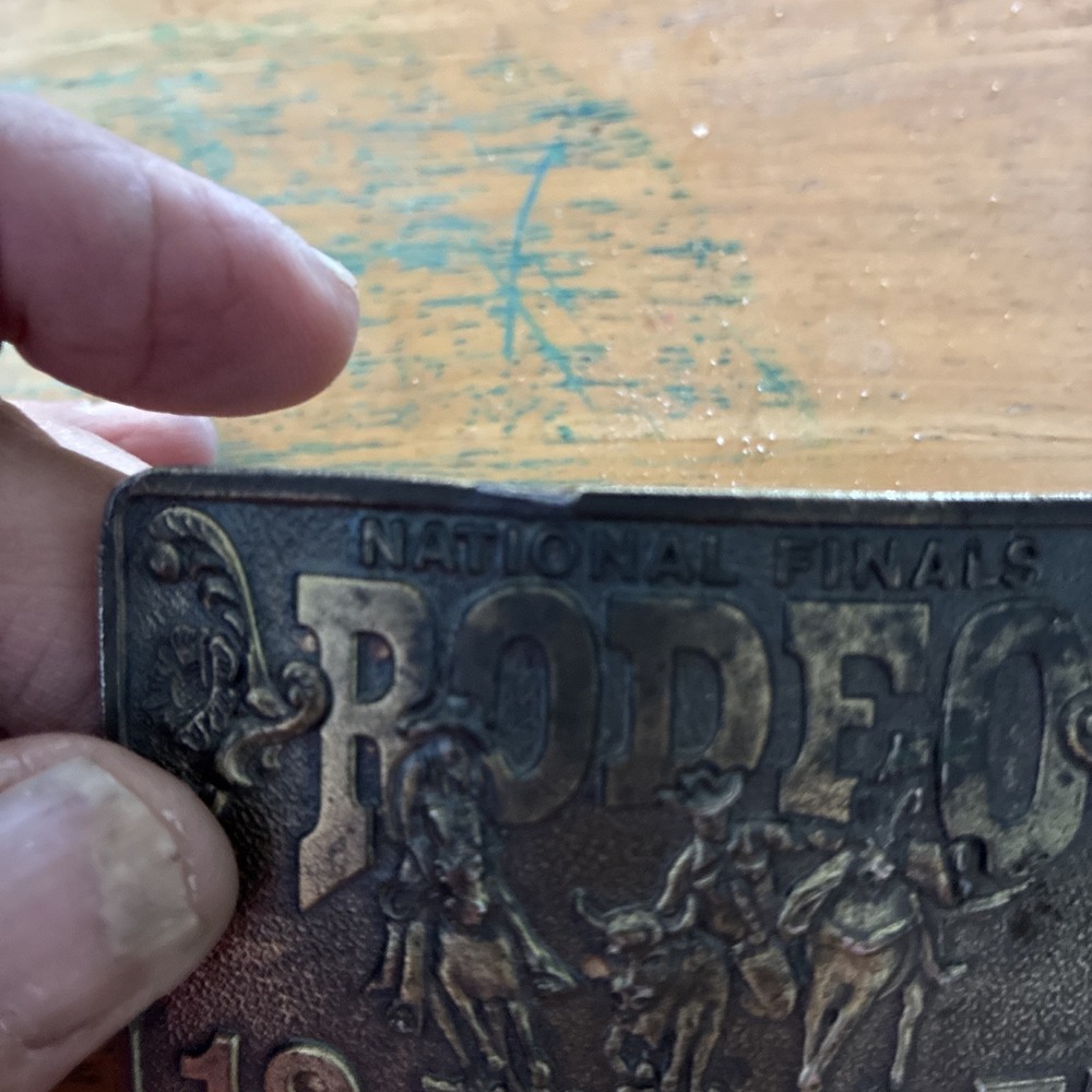 1975 VINTAGE NFR RODEO BRASS BELT BUCKLE Hesston COWBOY WESTERN - Picture 2 of 7
